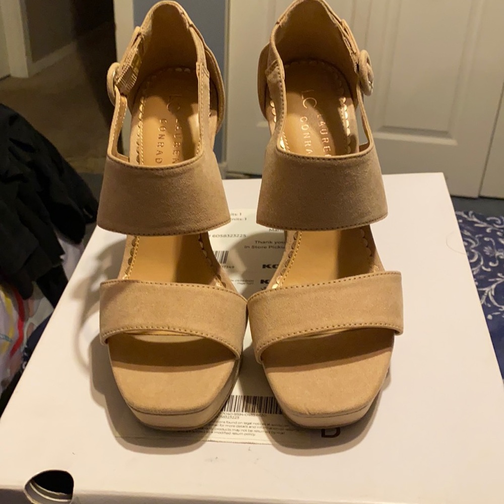 Heeled shoe